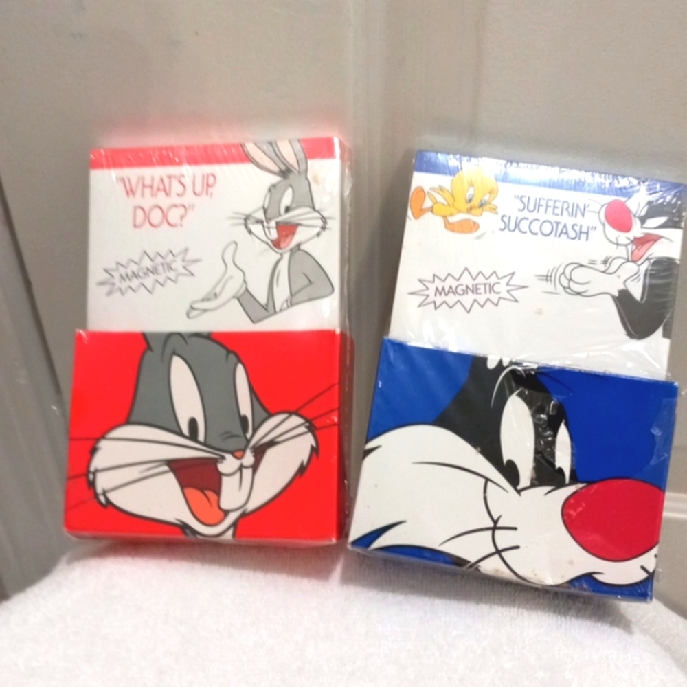 Vintage 1993 --2  Magnetic Note, 1 Bugs Bunny, 1 Sylvester, NOS Still in Plastic